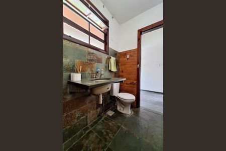 Casa de condomínio para alugar com 130m², 3 quartos e 2 vagasBanheiro social