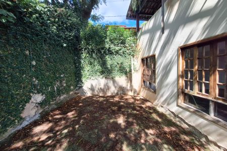 Casa de condomínio para alugar com 130m², 3 quartos e 2 vagasQuintal