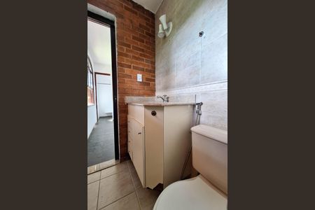 Casa de condomínio para alugar com 130m², 3 quartos e 2 vagasBanheiro da Suíte 1