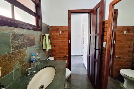 Casa de condomínio para alugar com 130m², 3 quartos e 2 vagasBanheiro social