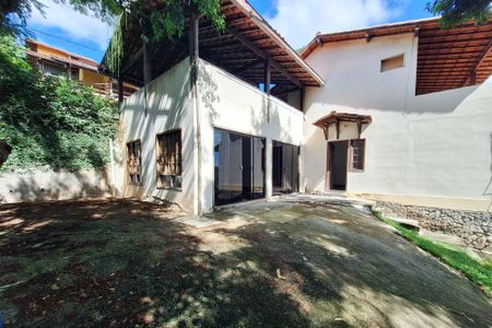 Casa de condomínio para alugar com 130m², 3 quartos e 2 vagasQuintal