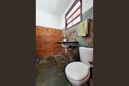 Casa de condomínio para alugar com 130m², 3 quartos e 2 vagasBanheiro social