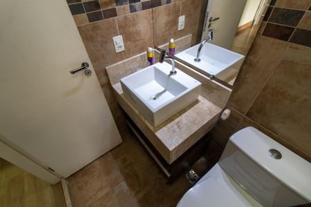 Casa de condomínio à venda com 120m², 2 quartos e 2 vagasBANHEIRO DA SUITE 1