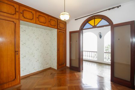 Casa à venda com 374m², 4 quartos e 5 vagas Casa à venda com 374m², 4 quartos e 5 vagasQuarto 1