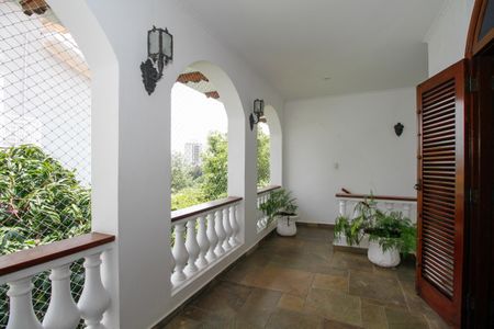 Casa à venda com 374m², 4 quartos e 5 vagas Casa à venda com 374m², 4 quartos e 5 vagasVaranda do Quarto 1