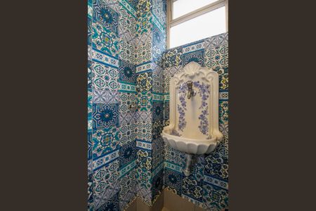 Casa à venda com 374m², 4 quartos e 5 vagas Casa à venda com 374m², 4 quartos e 5 vagasBanheiro da Piscina