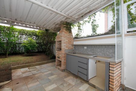 Casa à venda com 374m², 4 quartos e 5 vagas Casa à venda com 374m², 4 quartos e 5 vagasChurrasqueira