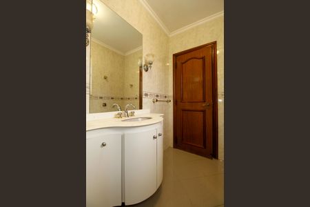 Casa à venda com 374m², 4 quartos e 5 vagas Casa à venda com 374m², 4 quartos e 5 vagasBanheiro da Suíte