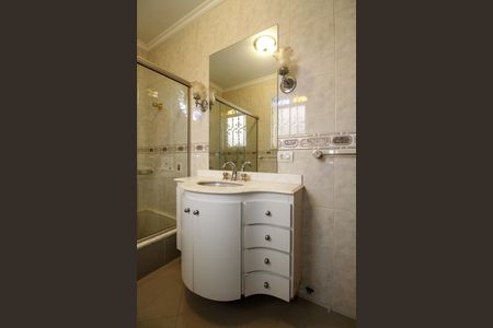 Casa à venda com 374m², 4 quartos e 5 vagas Casa à venda com 374m², 4 quartos e 5 vagasBanheiro da Suíte