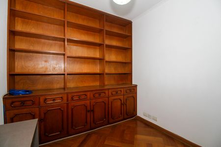 Casa à venda com 374m², 4 quartos e 5 vagas Casa à venda com 374m², 4 quartos e 5 vagasEscritório