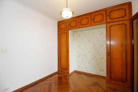 Casa à venda com 374m², 4 quartos e 5 vagas Casa à venda com 374m², 4 quartos e 5 vagasQuarto 1