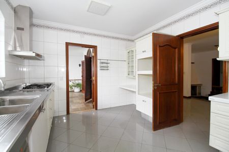 Casa à venda com 374m², 4 quartos e 5 vagas Casa à venda com 374m², 4 quartos e 5 vagasCozinha