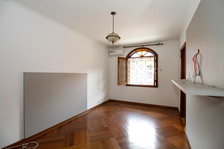 Casa à venda com 374m², 4 quartos e 5 vagas Casa à venda com 374m², 4 quartos e 5 vagasSuíte