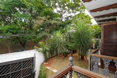 Casa à venda com 374m², 4 quartos e 5 vagas Casa à venda com 374m², 4 quartos e 5 vagasVaranda