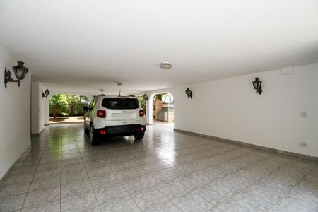 Casa à venda com 374m², 4 quartos e 5 vagas Casa à venda com 374m², 4 quartos e 5 vagasGaragem (5 vagas)