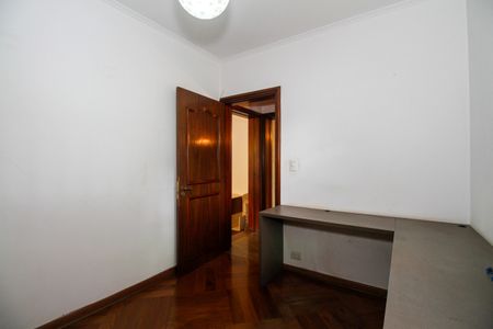 Casa à venda com 374m², 4 quartos e 5 vagas Casa à venda com 374m², 4 quartos e 5 vagasEscritório