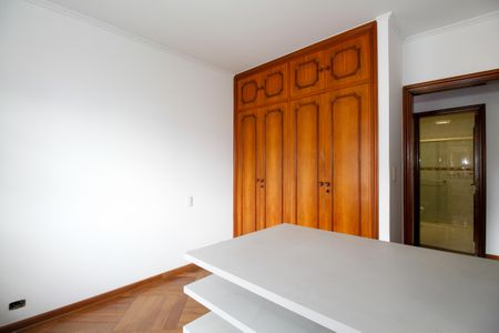 Casa à venda com 374m², 4 quartos e 5 vagas Casa à venda com 374m², 4 quartos e 5 vagasQuarto 3