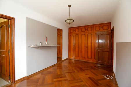 Casa à venda com 374m², 4 quartos e 5 vagas Casa à venda com 374m², 4 quartos e 5 vagasSuíte