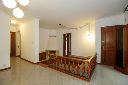 Casa à venda com 374m², 4 quartos e 5 vagas Casa à venda com 374m², 4 quartos e 5 vagasSala de Tv