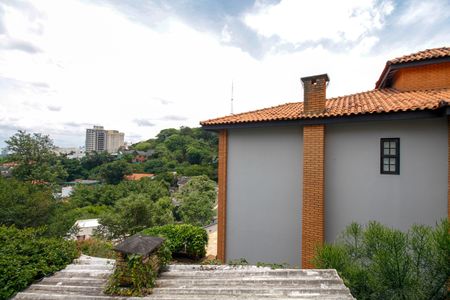 Casa à venda com 374m², 4 quartos e 5 vagas Casa à venda com 374m², 4 quartos e 5 vagasVista do Quarto 2