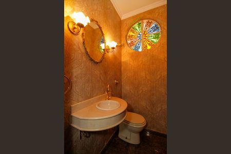 Casa à venda com 374m², 4 quartos e 5 vagas Casa à venda com 374m², 4 quartos e 5 vagasLavabo