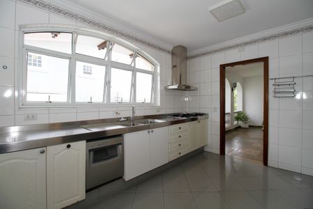 Casa à venda com 374m², 4 quartos e 5 vagas Casa à venda com 374m², 4 quartos e 5 vagasBanheiro Social