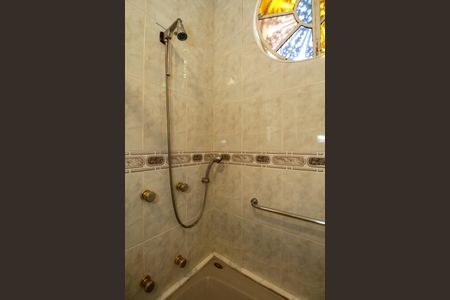 Casa à venda com 374m², 4 quartos e 5 vagas Casa à venda com 374m², 4 quartos e 5 vagasBanheiro da Suíte