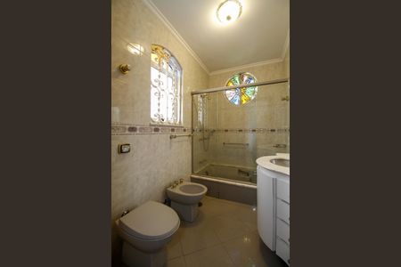 Casa à venda com 374m², 4 quartos e 5 vagas Casa à venda com 374m², 4 quartos e 5 vagasBanheiro da Suíte