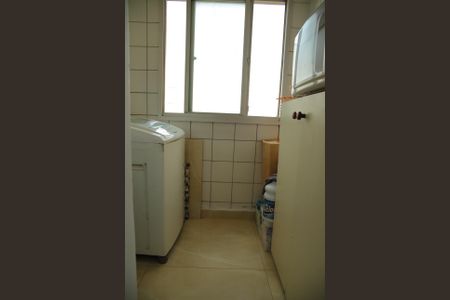 Apartamento à venda com 77m², 3 quartos e 1 vagaÁrea de serviço  