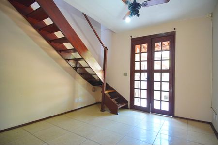 Sala de casa de condomínio para alugar com 2 quartos, 50m² em Vicentina, São Leopoldo