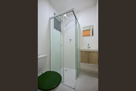 Banheiro de kitnet/studio para alugar com 1 quarto, 20m² em Vila Sonia, São Paulo