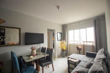 Sala de apartamento para alugar com 2 quartos, 54m² em Colubandê, São Gonçalo