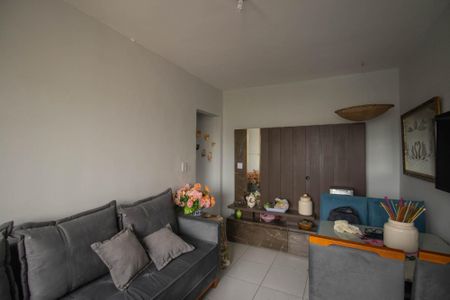 Sala de apartamento para alugar com 2 quartos, 54m² em Colubandê, São Gonçalo