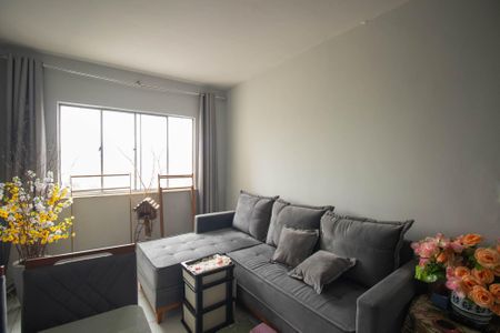Sala de apartamento para alugar com 2 quartos, 54m² em Colubandê, São Gonçalo