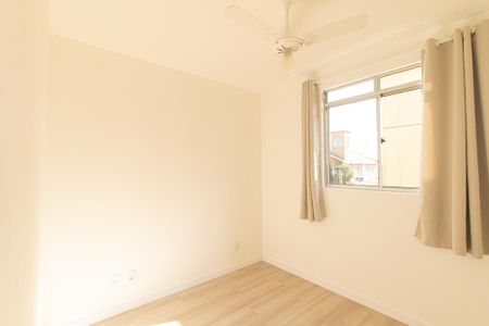 Quarto 2 de apartamento para alugar com 2 quartos, 48m² em Sítio Cercado, Curitiba