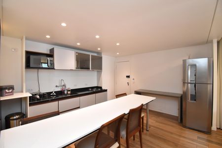 Sala de Jantar/Cozinha de apartamento para alugar com 1 quarto, 67m² em Centro, Curitiba