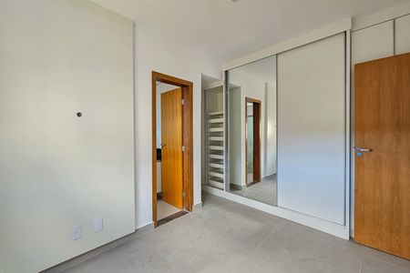 Apartamento à venda com 169m², 3 quartos e 3 vagas Apartamento à venda com 169m², 3 quartos e 3 vagasSuíte