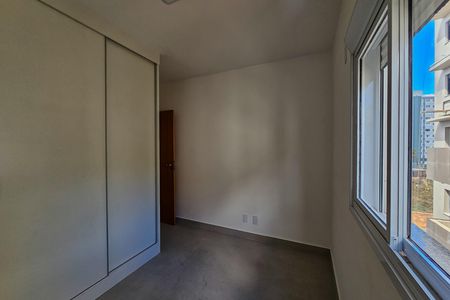 Apartamento à venda com 169m², 3 quartos e 3 vagas Apartamento à venda com 169m², 3 quartos e 3 vagasSuíte