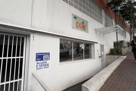 Fachada com placa grande de apartamento para alugar com 2 quartos, 59m² em Picanço, Guarulhos
