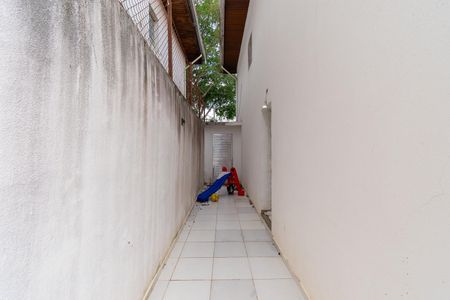 Casa à venda com 180m², 3 quartos e 2 vagasCorredor Externo