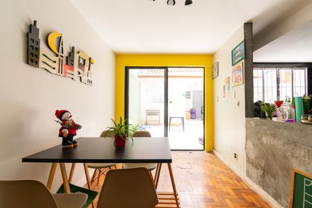 Casa à venda com 180m², 3 quartos e 2 vagasSala