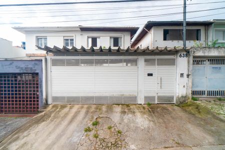 Casa à venda com 180m², 3 quartos e 2 vagas Casa à venda com 180m², 3 quartos e 2 vagasFachada