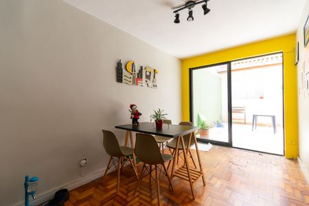 Casa à venda com 180m², 3 quartos e 2 vagasSala