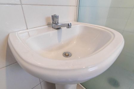 Casa à venda com 180m², 3 quartos e 2 vagas Casa à venda com 180m², 3 quartos e 2 vagasBanheiro Social