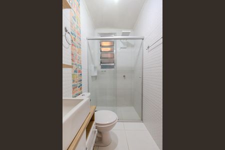 Banheiro de apartamento à venda com 1 quarto, 39m² em Farroupilha, Porto Alegre