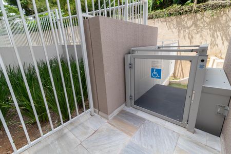 Apartamento à venda com 42m², 2 quartos e 1 vagaFachada do Prédio - Elevador Acessível