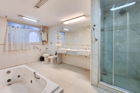 Apartamento à venda com 543m², 4 quartos e 2 vagasBanheiro da Suite 2