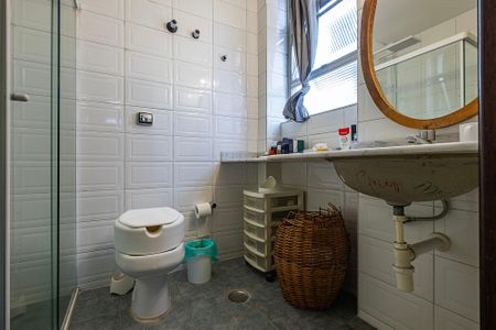 Apartamento para alugar com 140m², 3 quartos e 1 vaga Apartamento para alugar com 140m², 3 quartos e 1 vagaBanheiro da Suíte