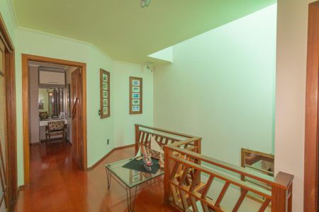 Casa à venda com 310m², 4 quartos e 4 vagas Casa à venda com 310m², 4 quartos e 4 vagasCorredor