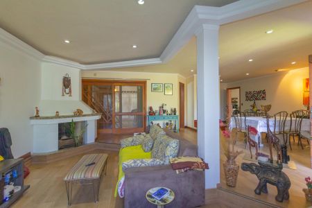 Casa à venda com 310m², 4 quartos e 4 vagas Casa à venda com 310m², 4 quartos e 4 vagasSala